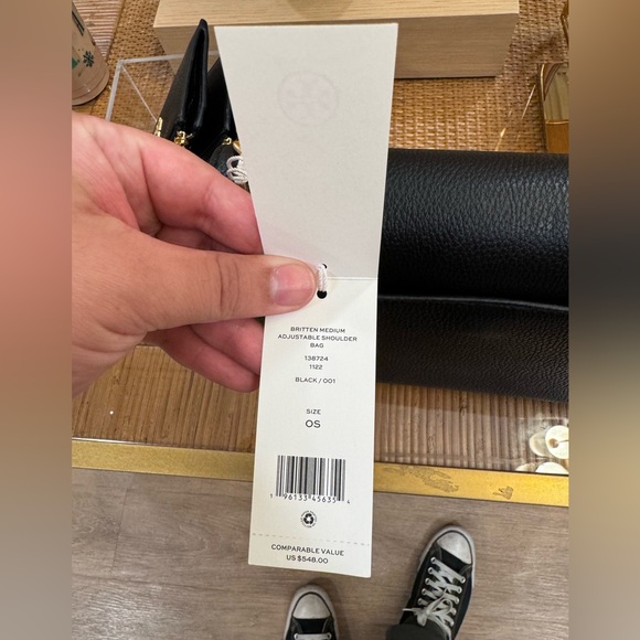 BRITTEN MEDIUM ADJUSTABLE SHOULDER BAG (BLACK/001). - Picture 6 of 7